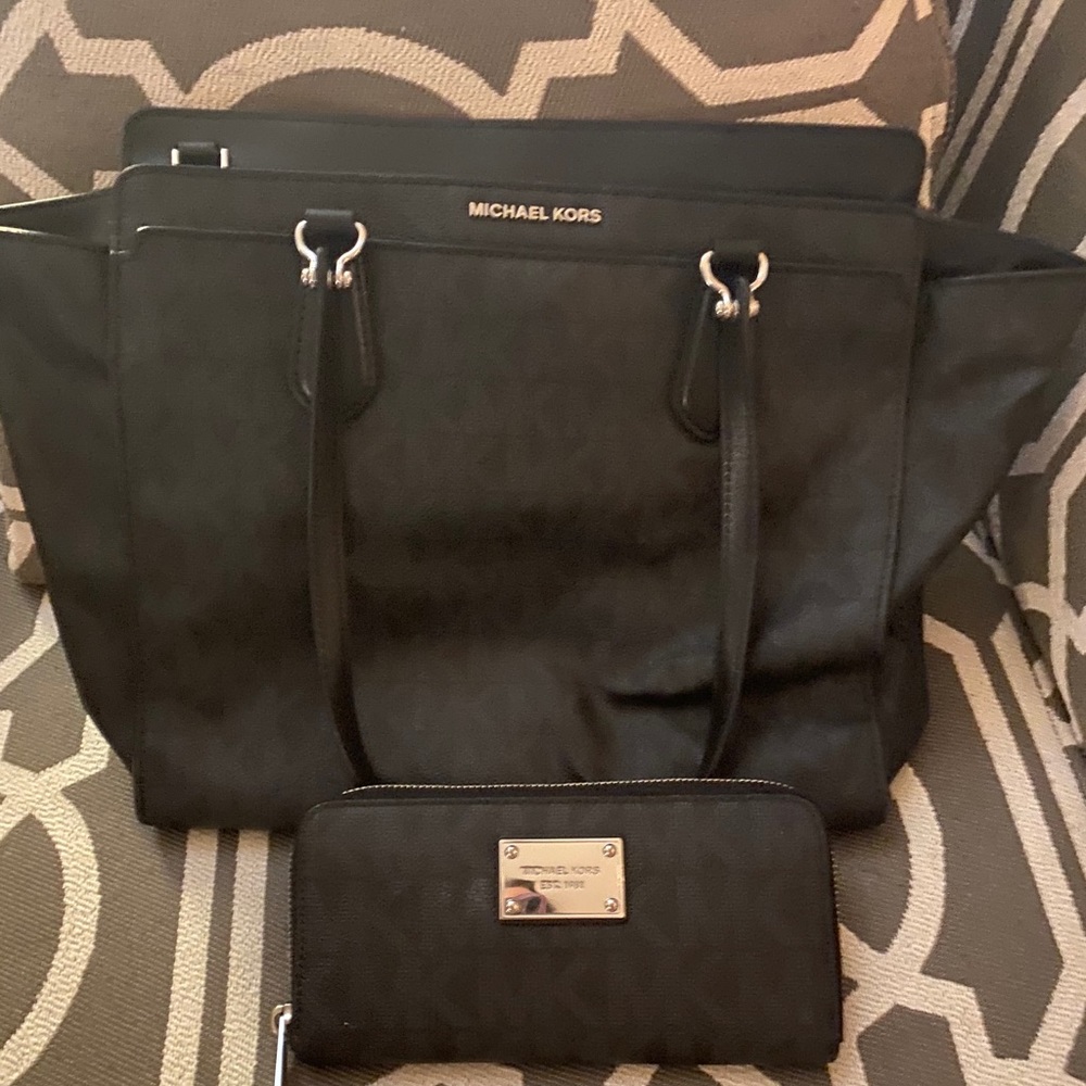 Michael Kors large shoulder purse with wallet